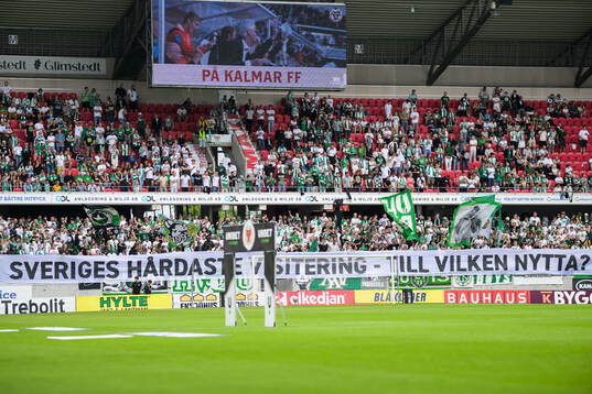 Hammarby supportrar med plakat