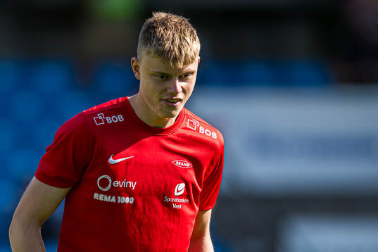 Rasmus Holten of Brann warms up