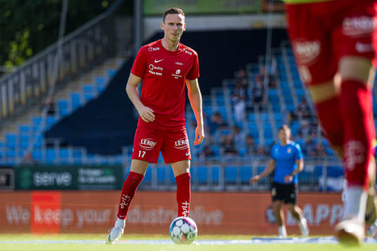 Joachim Soltvedt of Brann warms up