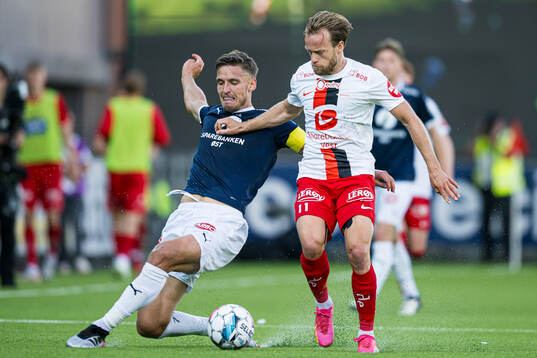 Gustav Valsvik of Strømsgodset and Bård Finne of Brann