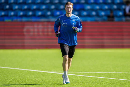 Mathias Dyngeland of Brann warms up