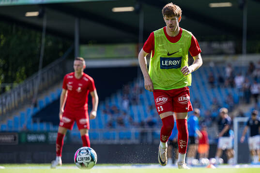 Thore Pedersen of Brann warms up