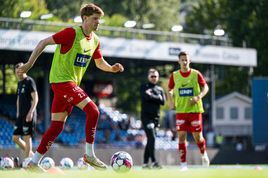 Thore Pedersen of Brann warms up