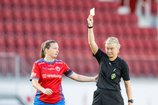 Helsingborgs Kajsa Arthursson och Domare Molly Froste