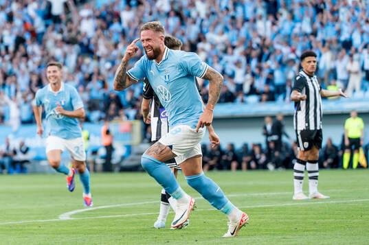 Pontus Jansson of Malmö FF celebrating
