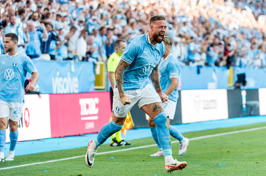 Pontus Jansson of Malmö FF celebrates