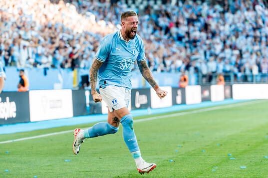 Pontus Jansson of Malmö FF celebrates