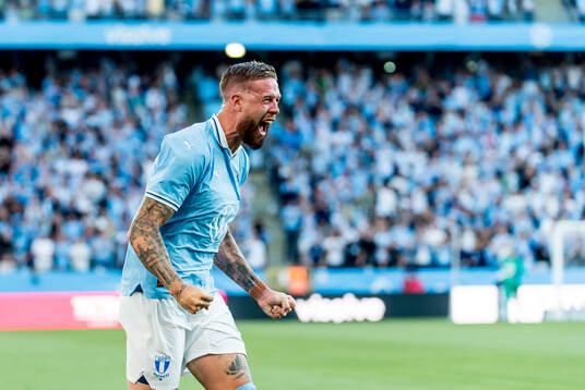 Pontus Jansson of Malmö FF celebrates