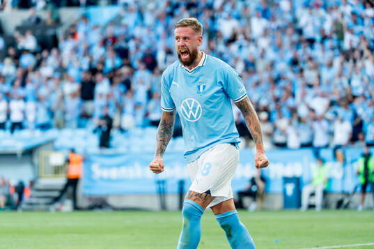 Pontus Jansson of Malmö FF celebrates