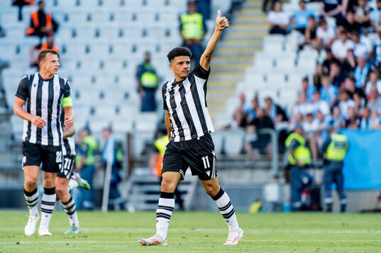 Taison of PAOK celebrates