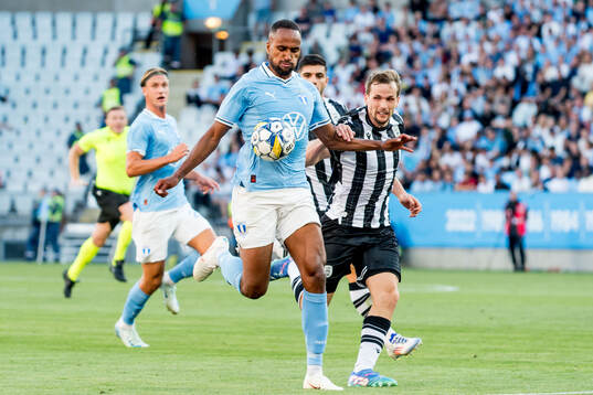 Isaac Kiese Thelin of Malmö FF and Tomasz Kedziora of PAOK