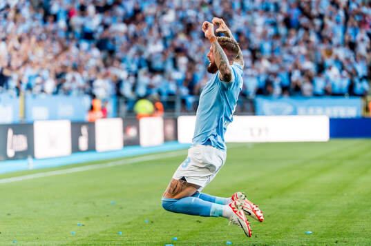 Pontus Jansson of Malmö FF celebrates