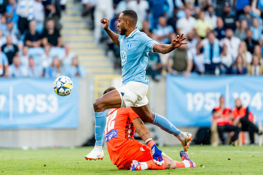 Isaac Kiese Thelin of Malmö FF and goalkeeper Dominik
