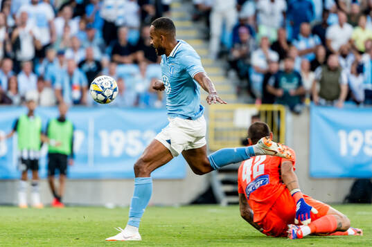 Isaac Kiese Thelin of Malmö FF and goalkeeper Dominik
