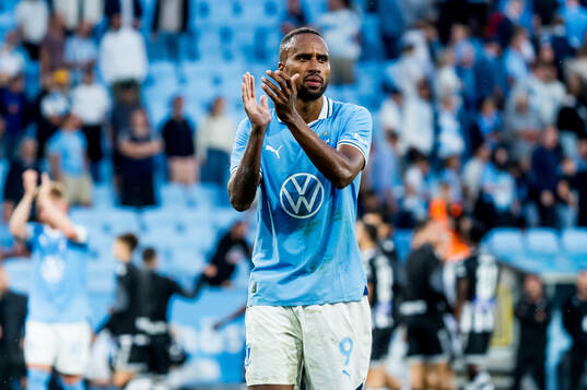 Isaac Kiese Thelin of Malmö FF looks dejected