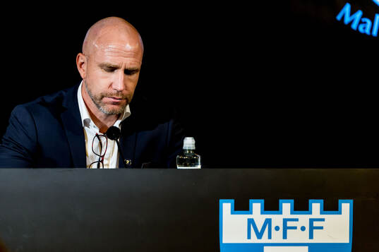 Head coach Henrik Rydström of Malmö FF looks dejected