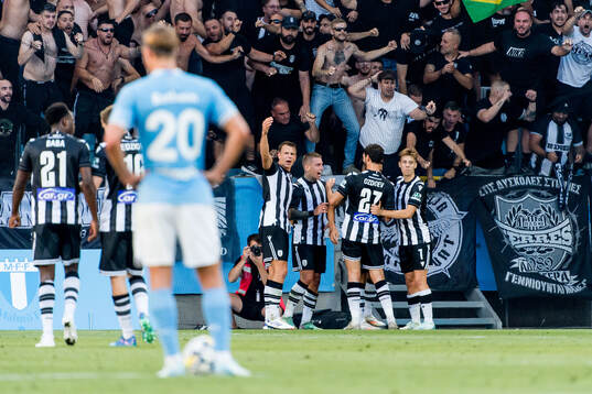 The players of PAOK celebrares