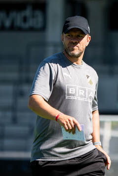 Head coach Paco Johansen
