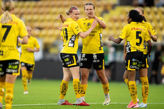 Elfsborgs Leann Nyström jublar med Ellen Nilsson