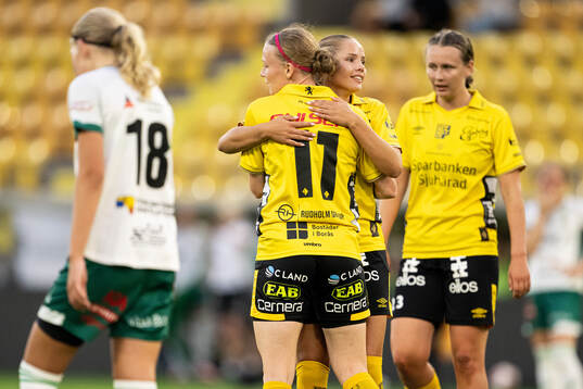 Elfsborgs Leann Nyström jublar med Stella Holmén