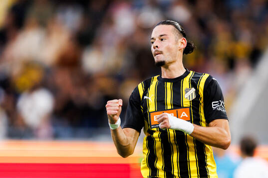 Amor Layouni of Häcken celebrates