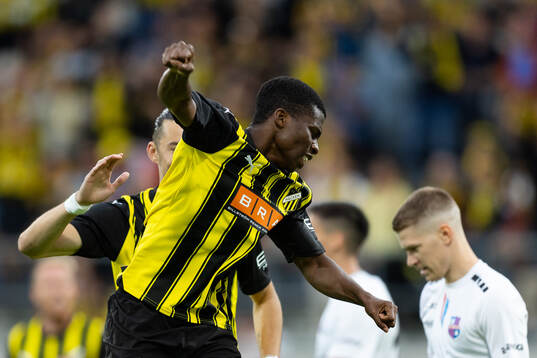 Akoua Romeo Amane of Häcken celebrates