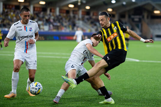 Patrik Kristal of Paide Linnameeskond and Amor Layouni of