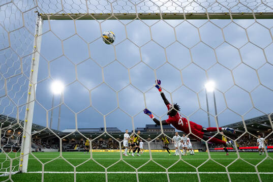 Akoua Romeo Amane of Häcken scores 1-0 behind goalkeeper