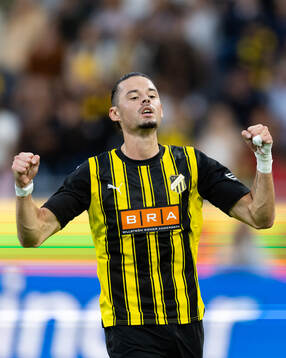 Amor Layouni of Häcken celebrates