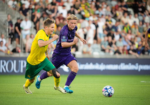 Aapo Mäenpää of Ilves and Tobias Gulliksen of Djurgården