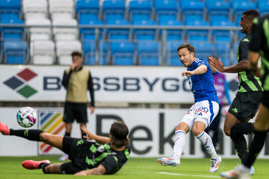 Martin Linnes of Molde scores the 3-0 goal