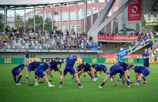 Djurgården players warm up