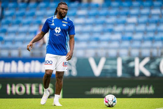 Aaron Samuel Olanare of Molde warms up