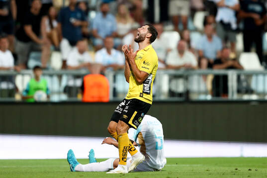 Arber Zeneli of Elfsborg reacts