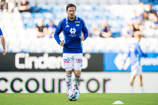 Martin Linnes of Molde warms up