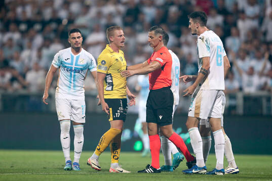 Per Frick of Elfsborg reacts