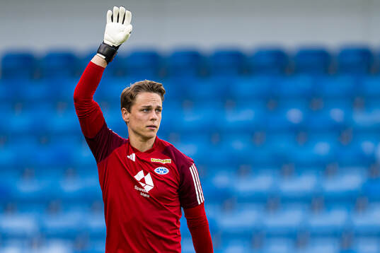 Oliver Petersen of Molde warms up