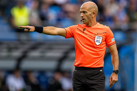 Luis Godinho, referee