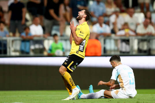 Arber Zeneli of Elfsborg reacts
