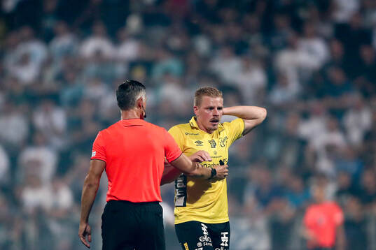 Per Frick of Elfsborg reacts