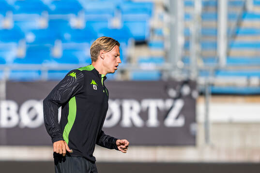 Jesper Daland of Cercle Brugge warms up