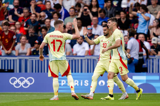 Alex Baena of Spain celebrates