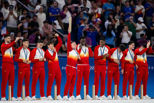 Players of Spain celebrate