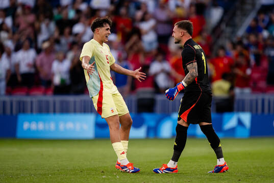 Pau Cubarsi and goalkeeper Arnau Tenas of Spain celebrate