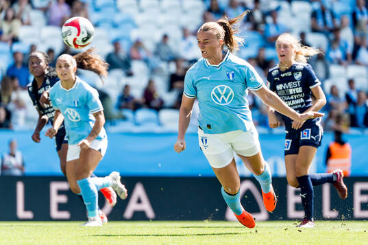 Malmö FFs Lovisa Gustafsson nickar in 1-0