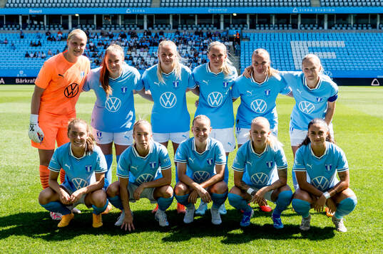 Malmö FF ställer upp för en lagbild