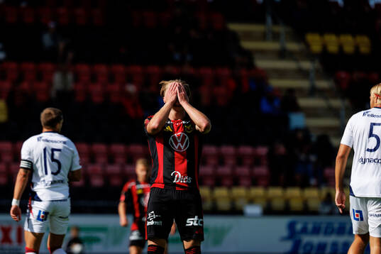 Östersunds Sebastian Karlsson Grach  deppar