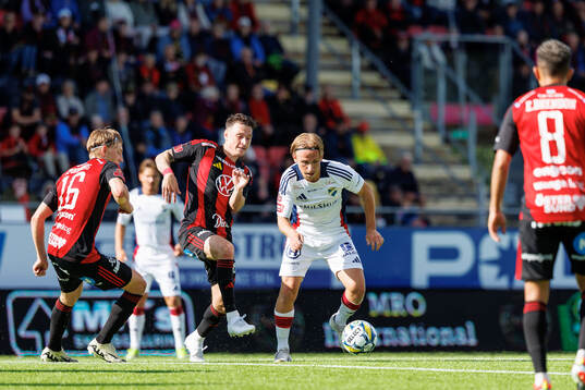 Östersunds Jamie Ryan Hopcutt och Östers David Seger