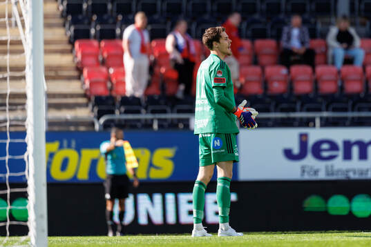 Östersunds målvakt Adam Benediktsson