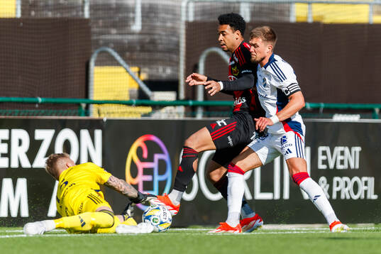 Östersunds Arquimides Ordonez samt Östers Ivan Kricak och